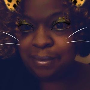 Meet your Posher, Dee